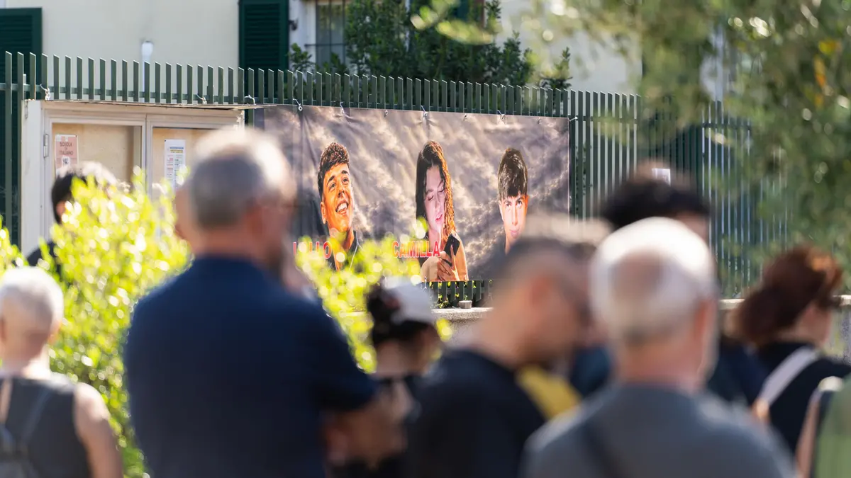 I funerali delle tre vittime dell'incidente - Foto Ansa © www.giornaledibrescia.it