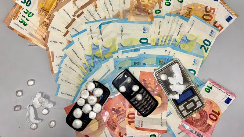 Droga, telefoni e contanti sequestrati dalla Polizia locale