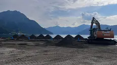Le operazioni di sghiaiamento del fiume Oglio
