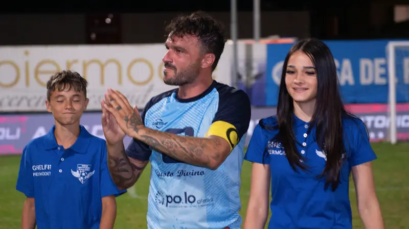 Torneo di Maclodio, il giro d'onore per Carmine Marrazzo