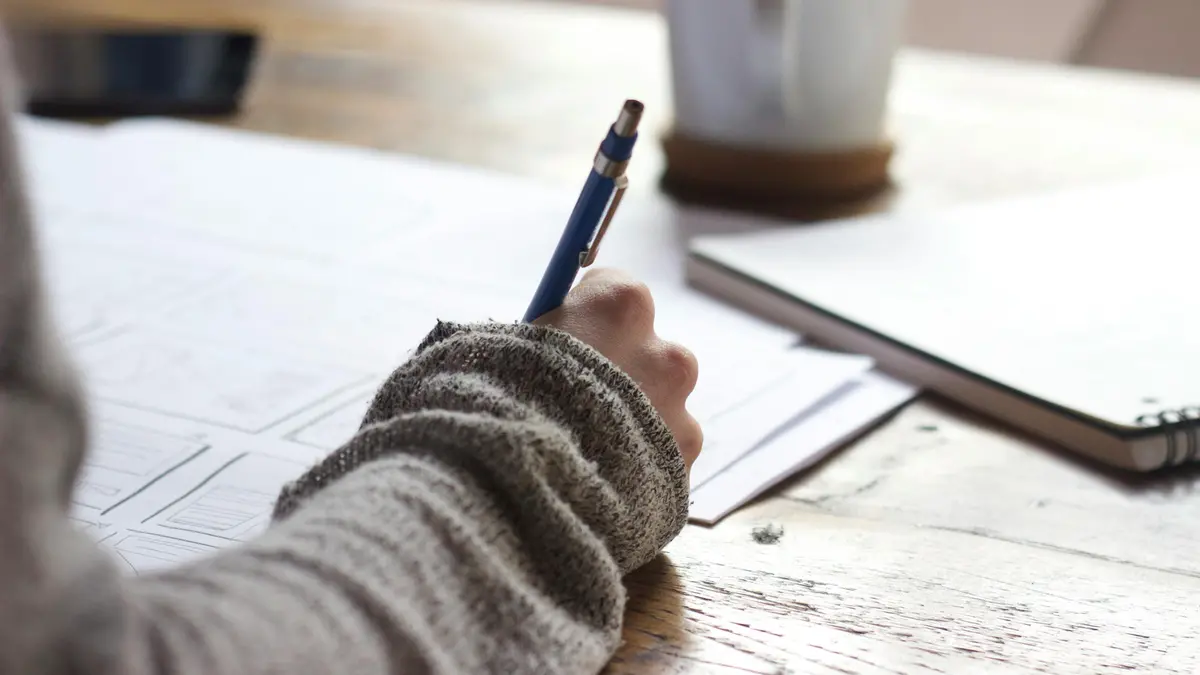 Anche in dialetto ci sono tantissimi esempi di verbi frasali