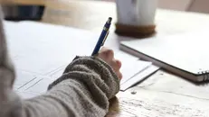 Anche in dialetto ci sono tantissimi esempi di verbi frasali