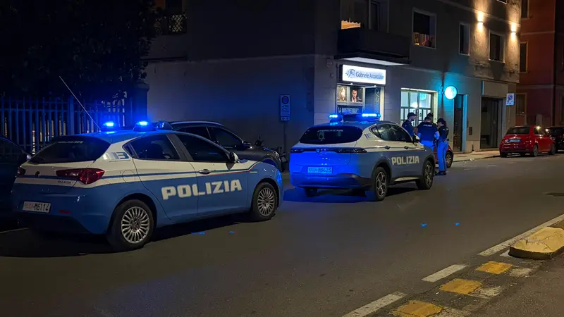 La Polizia in via Mantova - © www.giornaledibrescia.it