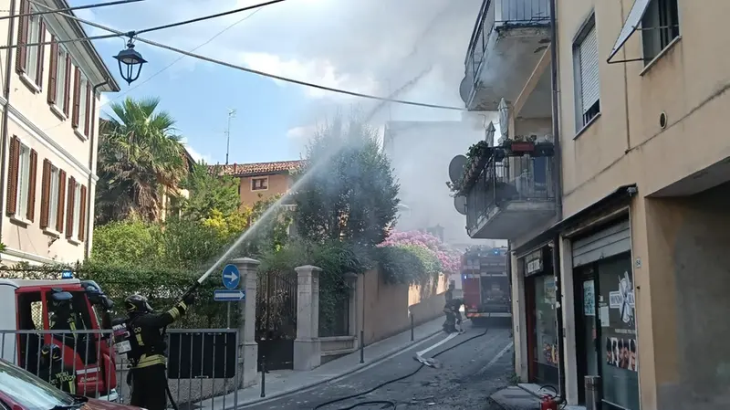I Vigili del fuoco in azione - © www.giornaledibrescia.it