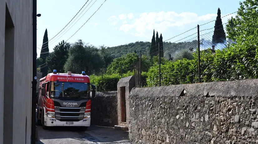 I Vigili del fuoco a Provezze per domare l'incendio