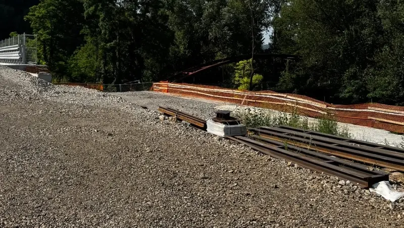 Il tratto di pista ciclopedonale chiuso a Crocevia