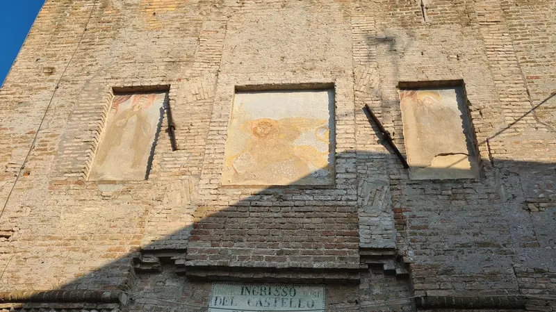 L'esoscheletro, utile ad assorbire parte dei carichi con travi e tiranti - © www.giornaledibrescia.it