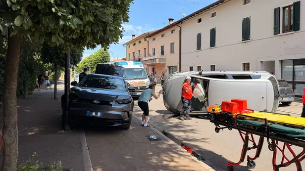 L'incidente in centro a Prevalle
