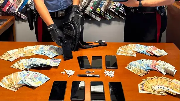 Droga e contanti sequestrati