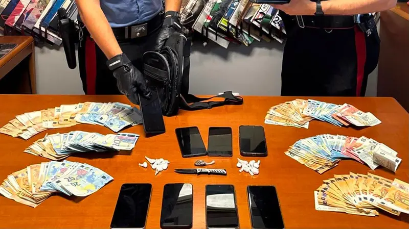 Droga e contanti sequestrati