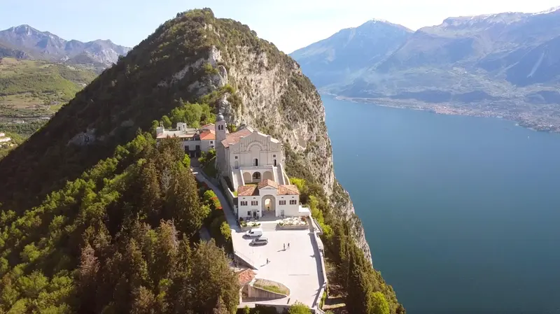 Il santuario di Montecastello