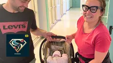 Noemi con mamma e papà