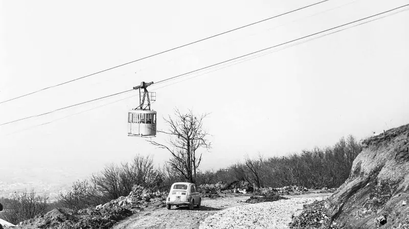In Maddalena si saliva in macchina o in funivia - Foto Fondazione Negri