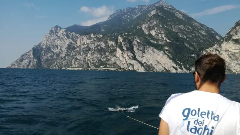 Un volontario sul lago di Garda