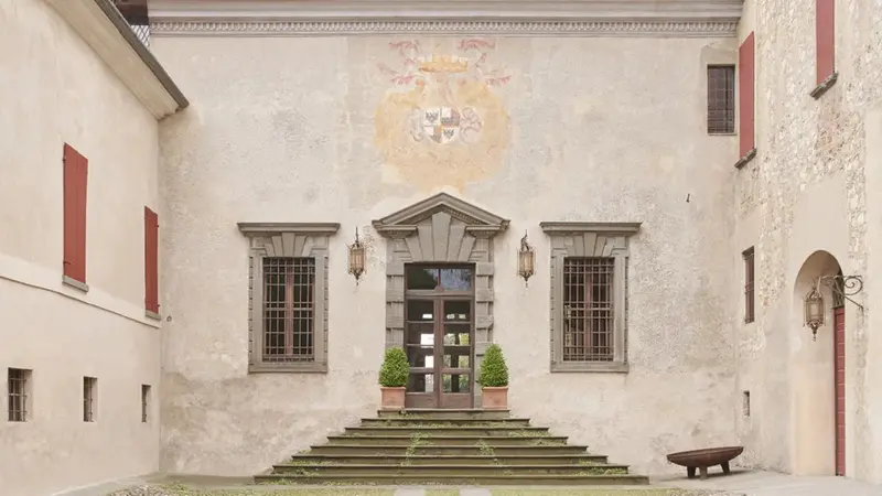 L'ingresso di Palazzo Lana Berlucchi
