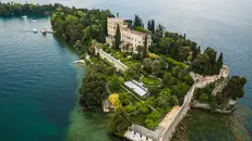 L'Isola del Garda, location perfetta per la serie tv dal romanzo di Tom Hindle © www.giornaledibrescia.it