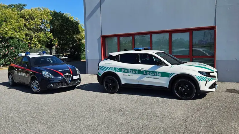 I carabinieri e la Polizia locale giunti sul posto