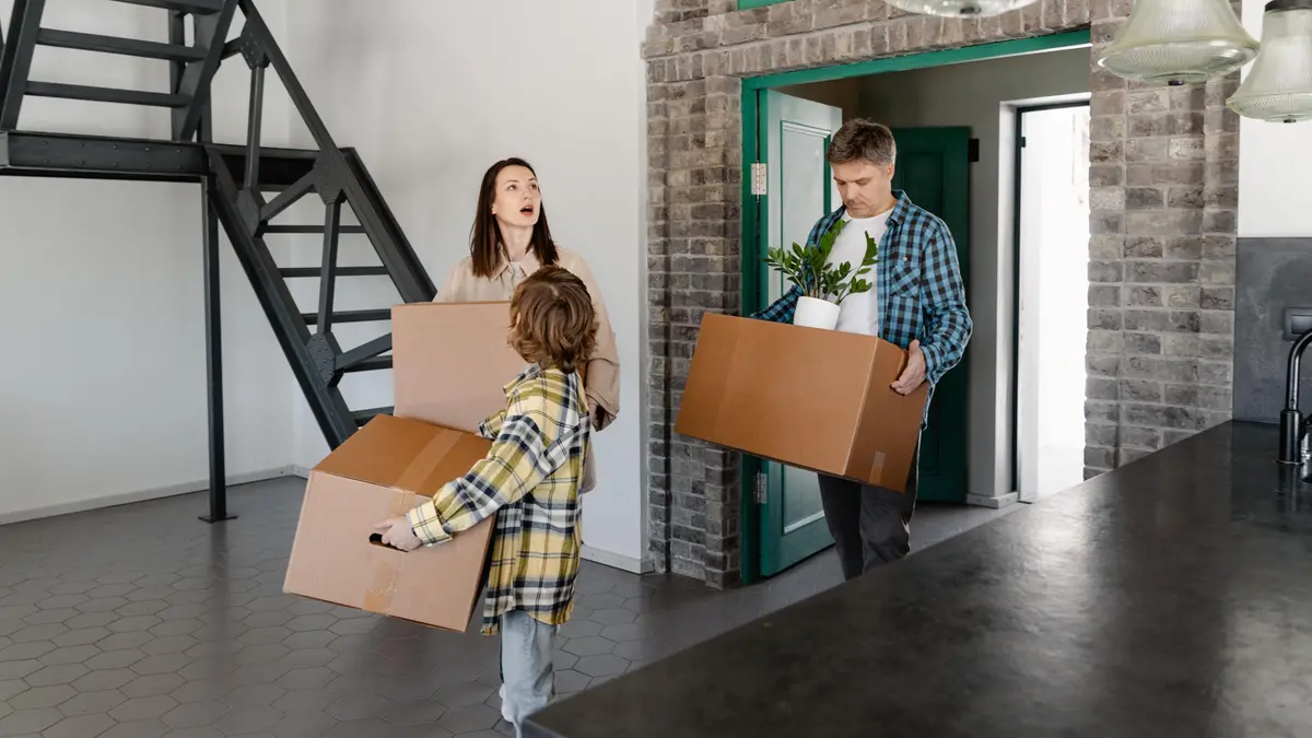 Una famiglia nella nuova casa