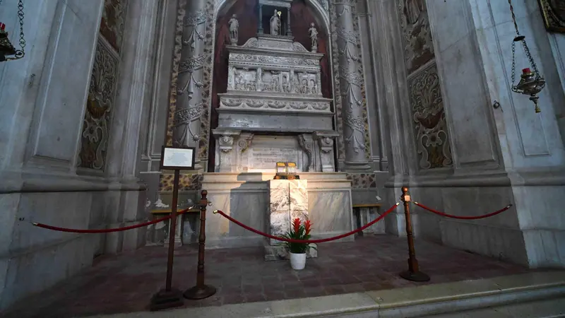 L'altare di sant'Apollonio in cattedrale