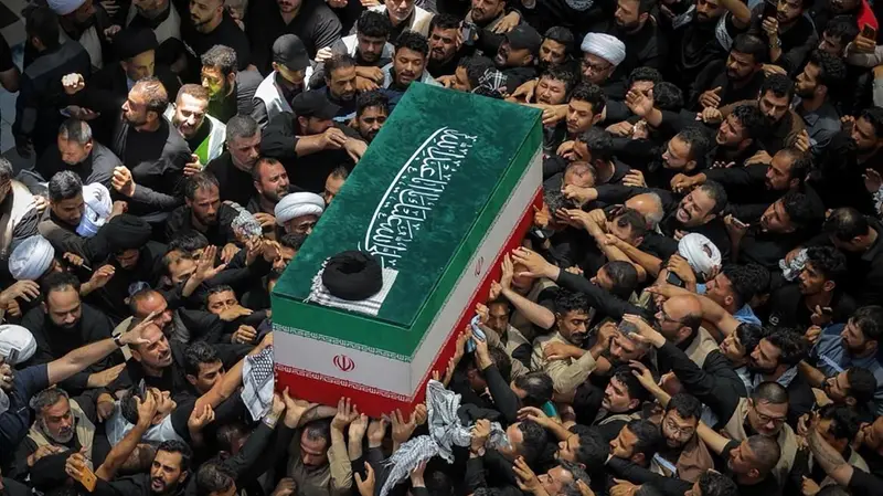 I funerali della guida suprema dell'Iran Ali Khamenei - Foto Ansa © www.giornaledibrescia.it