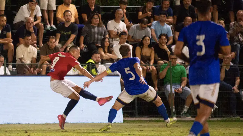 SPORT CALCIO POLPENAZZE DEL GARDA 46° TORNEO NOTTURNO DI POLPENAZZE SEMIFINALE RITORNO SCALVENZI / COSTRUZIONI SPECIALI BRESCIANE VS UTR / RISPOSTA SERRAMENTI / PRESSFINMETAL / ARICI COSTRUZIONI / GUARNIMED / BIVA NELLA FOTO GOL GONZALO 09-07-2026 PIERPAOLO PAPETTI AGENZIA NEWREPORTER