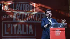 Giuseppe Conte alla manifestazione del Campo largo a Napoli l'8 luglio - Foto Ansa © www.giornaledibrescia.it