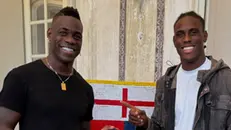 Mario Balotelli con il fratello Enock Barwuah (da Instagram)
