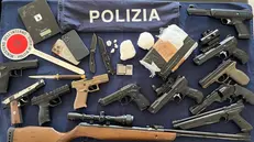 Tutto quello che è stato trovato in casa dello spacciatore