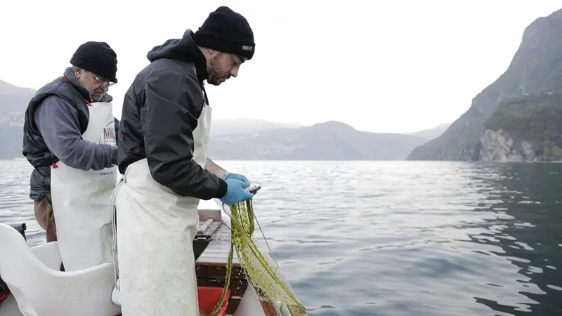 I pescatori contestano le nuove regole per la pesca nel lago - © www.giornaledibrescia.it