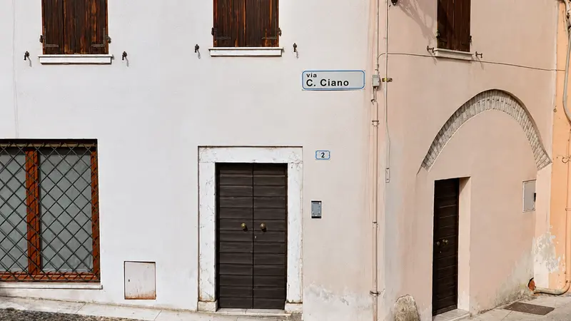 Via Costanzo Ciano nella frazione di Portese di San Felice del Benaco