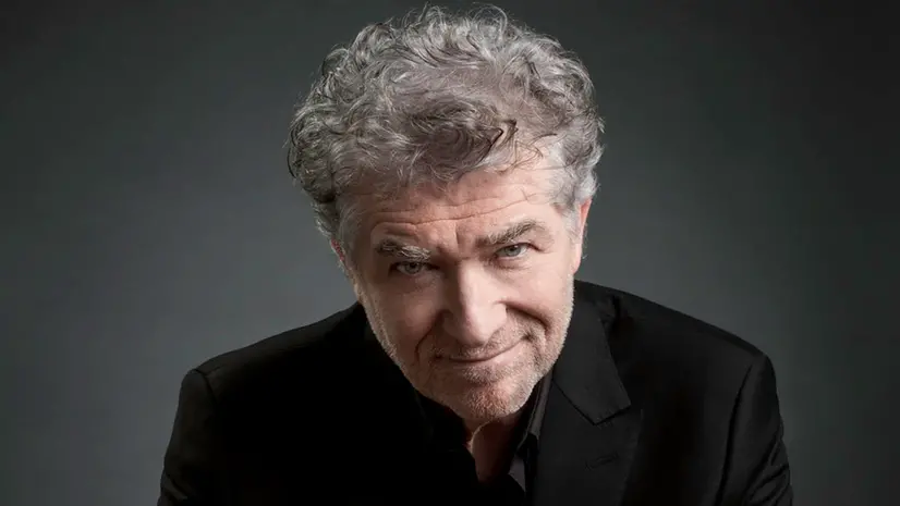 Gioele Dix: «Da ragazzino mi proibirono la tv: crebbi a pane e musica»