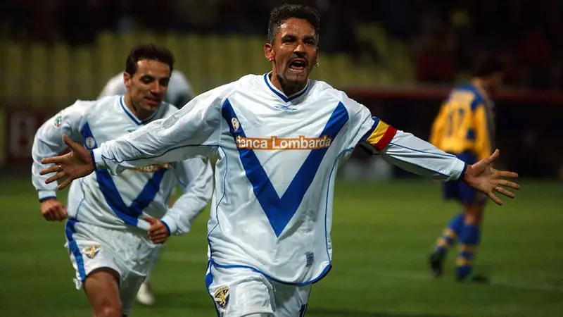 Roberto Baggio con la "V" sul petto