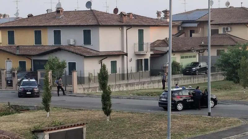 I carabinieri circondano la zona dell'operazione