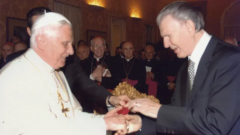 Agostino Orizio con Benedetto XVI
