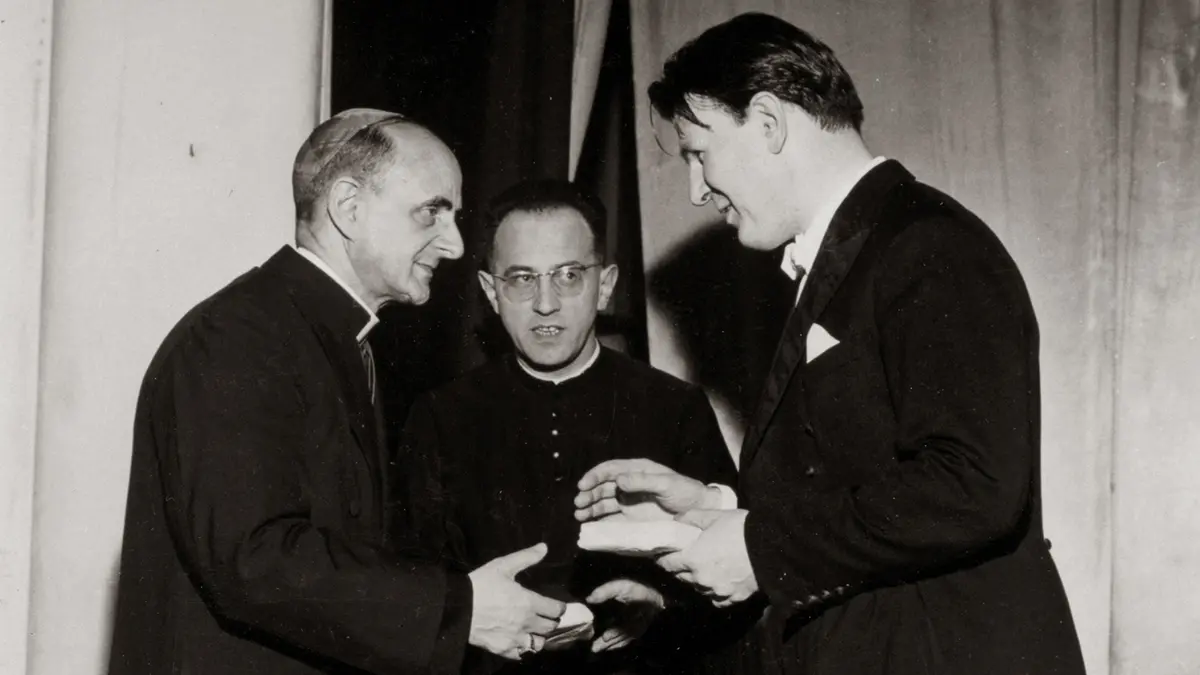 Giovanni Battista Montini, allora arcivescovo di Milano, con il maestro Agostino Orizio