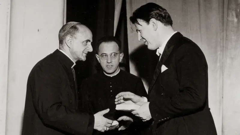Giovanni Battista Montini, allora arcivescovo di Milano, con il maestro Agostino Orizio