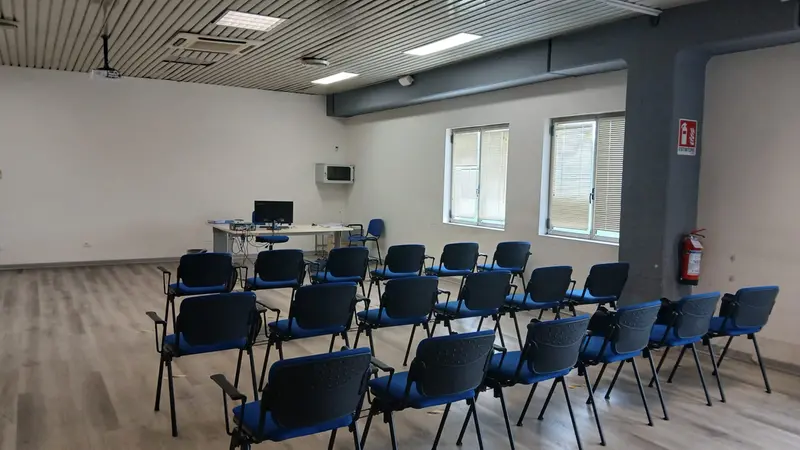 Una delle aule in cui si svolgono i corsi dell'associazione