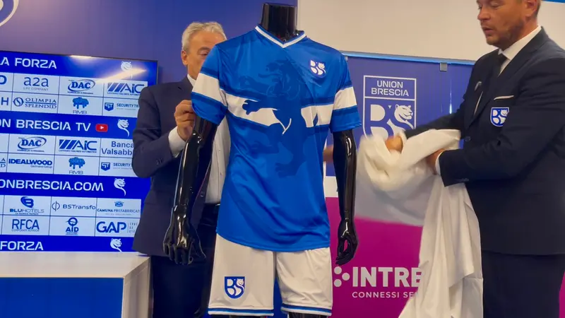 La nuova maglia del Brescia - © www.giornaledibrescia.it
