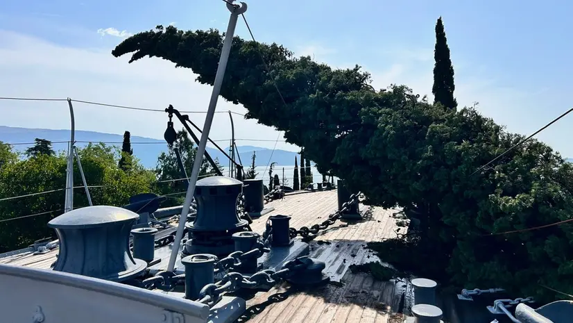 Vittoriale, spezzato l’albero maestro della Nave Puglia