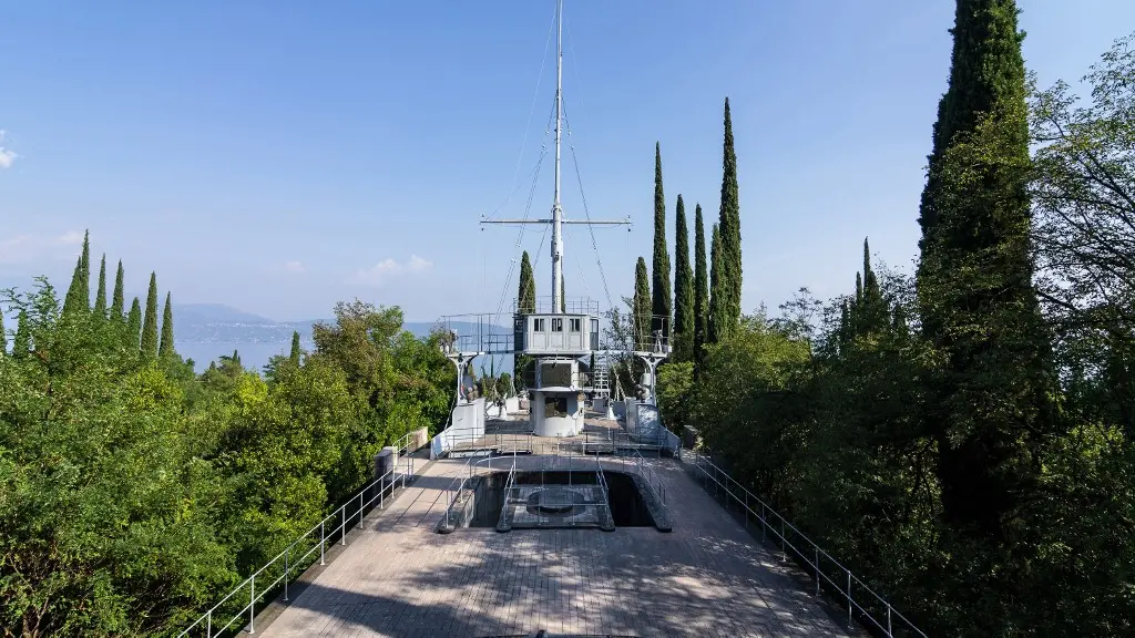 La prua della nave Puglia nel Parco del Vittoriale - Foto Giovanni Vanoglio