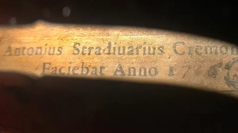 L’etichetta originale che veniva applicata da Stradivari