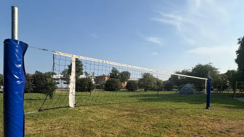 Il nuovo campo da volley al parco Cono Ottico a Roncadelle