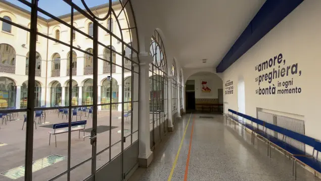Un ambiente interno della Scuola Santa Dorotea - © www.giornaledibrescia.it