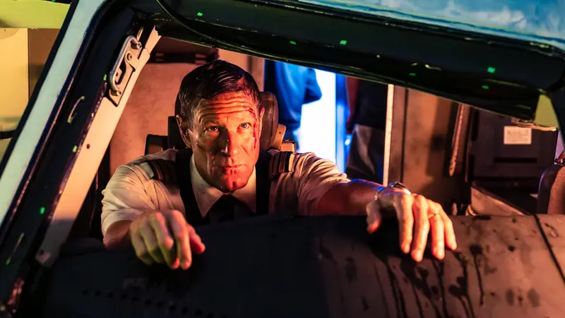 Aaron Eckhart in una scena del film - Foto Notorius Picture