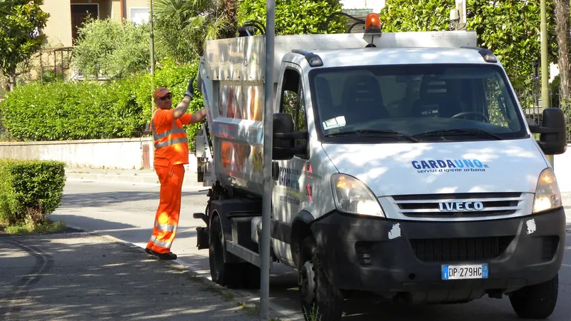 Un operatore di Garda Uno al lavoro - © www.giornaledibrescia.it