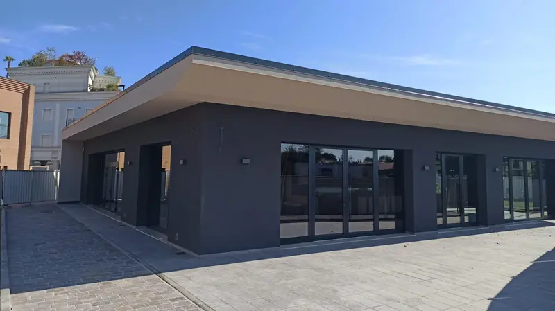 Il locale appena sistemato e pronto a riaprire
