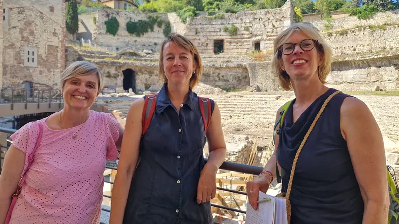 Le future guide (da destra) Inge de Boer, Denise Haux e An Beirens - © www.giornaledibrescia.it