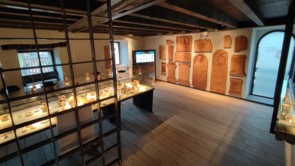 Epigrafi tattili nella sezione sulla romanizzazione ed età romana - © www.giornaledibrescia.it