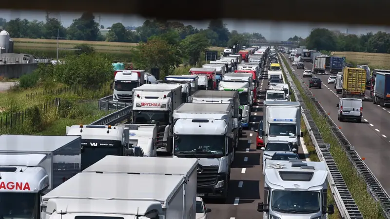 Incidente in A4, la coda in autostrada