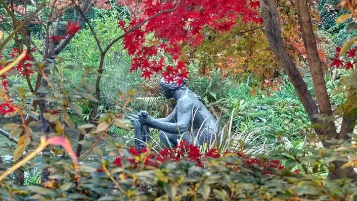 «La Grande Laveuse Accroupie» di Renoir in autunno © www.giornaledibrescia.it